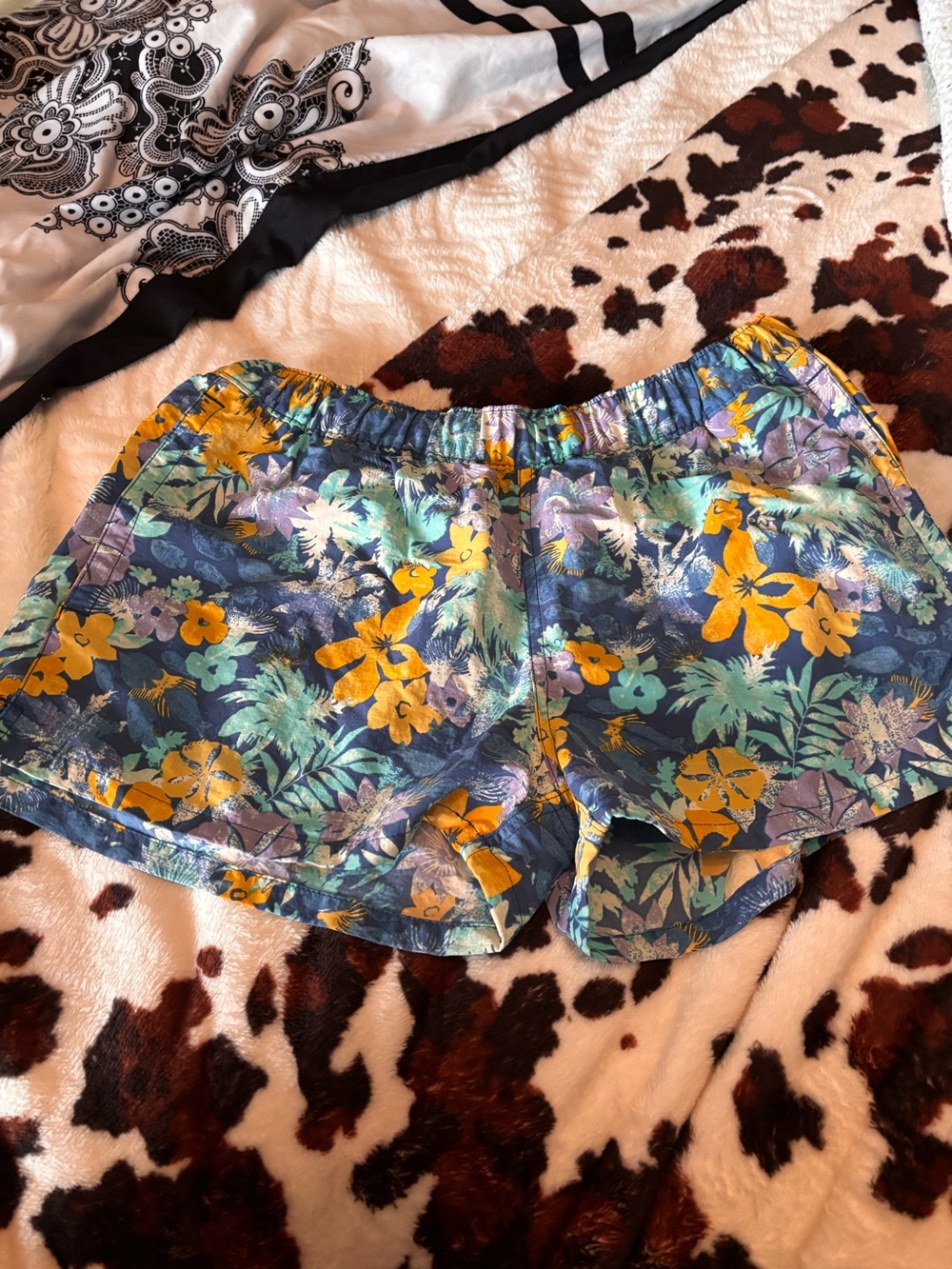 Women’s Floral Blue & Yellow Tropical Shorts Patagonia baggies